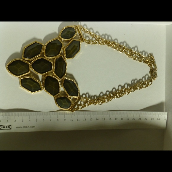 Gold deep green statement neckless - Picture 8 of 9